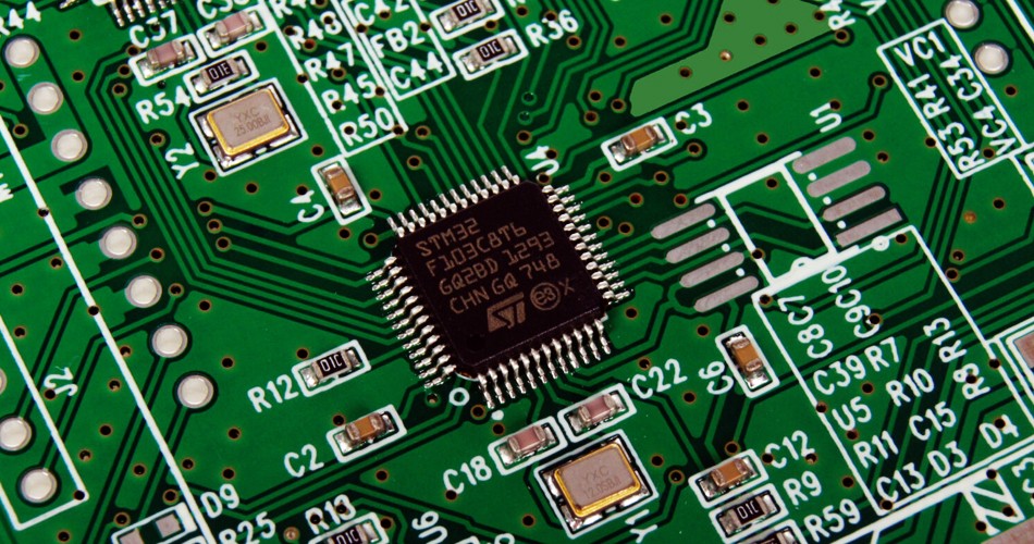 Irrati-maiztasuna (RF) PCBA diseinua: antenen, iragazkien eta transmisio-lerroen optimizazioa