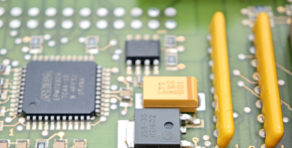 PCBA fabrikaren barietate anitzeko eta lote txikiko ekoizpen moduari buruzko eztabaida