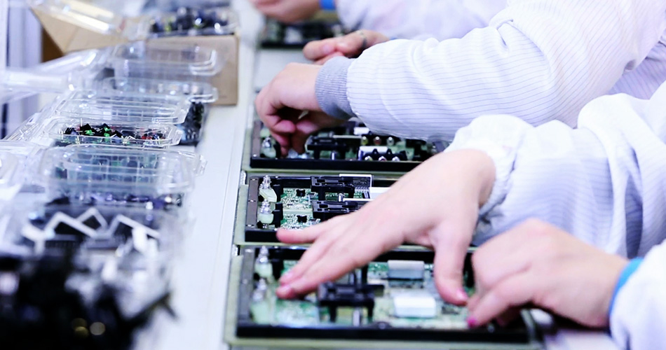 Nola murriztu proiektuen arriskuak PCBA fabriken soluzio berritzaileen bidez?