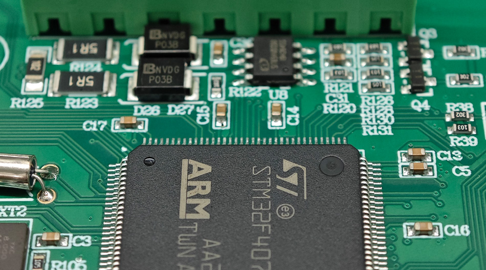 Doitasun handiko RCU PCBA prozesatzea: zein berrikuntza teknologikok aldatu dituzte industriako estandarrak?